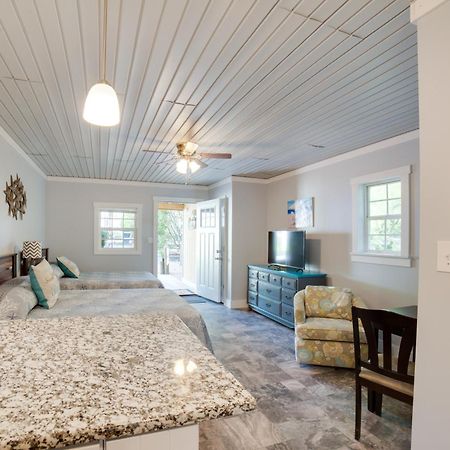 Ocean Isle Beach Studio With Patio - 1 Mi To Pier! Exterior photo
