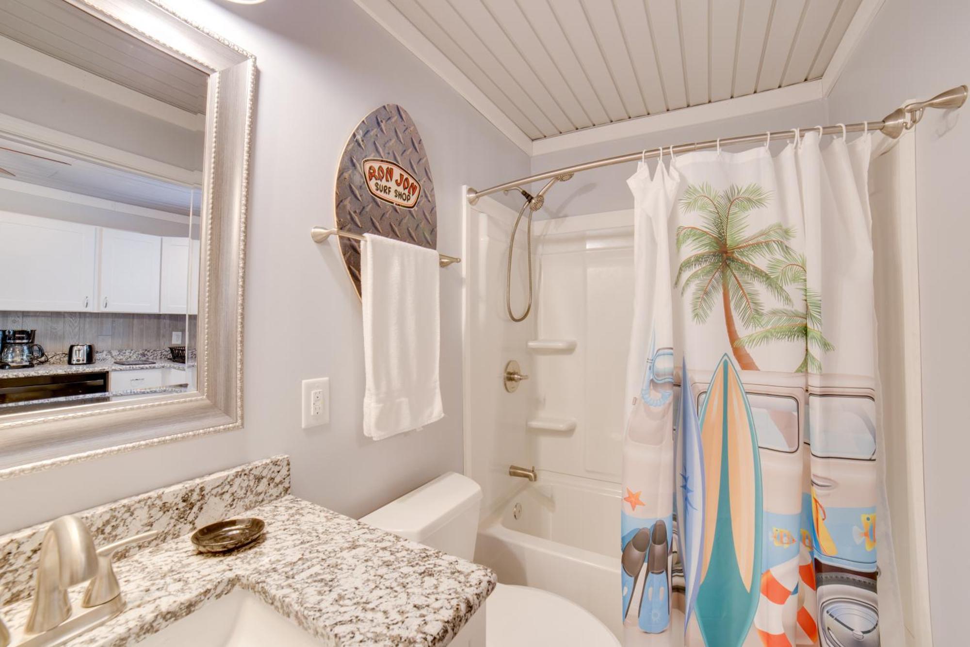 Ocean Isle Beach Studio With Patio - 1 Mi To Pier! Exterior photo
