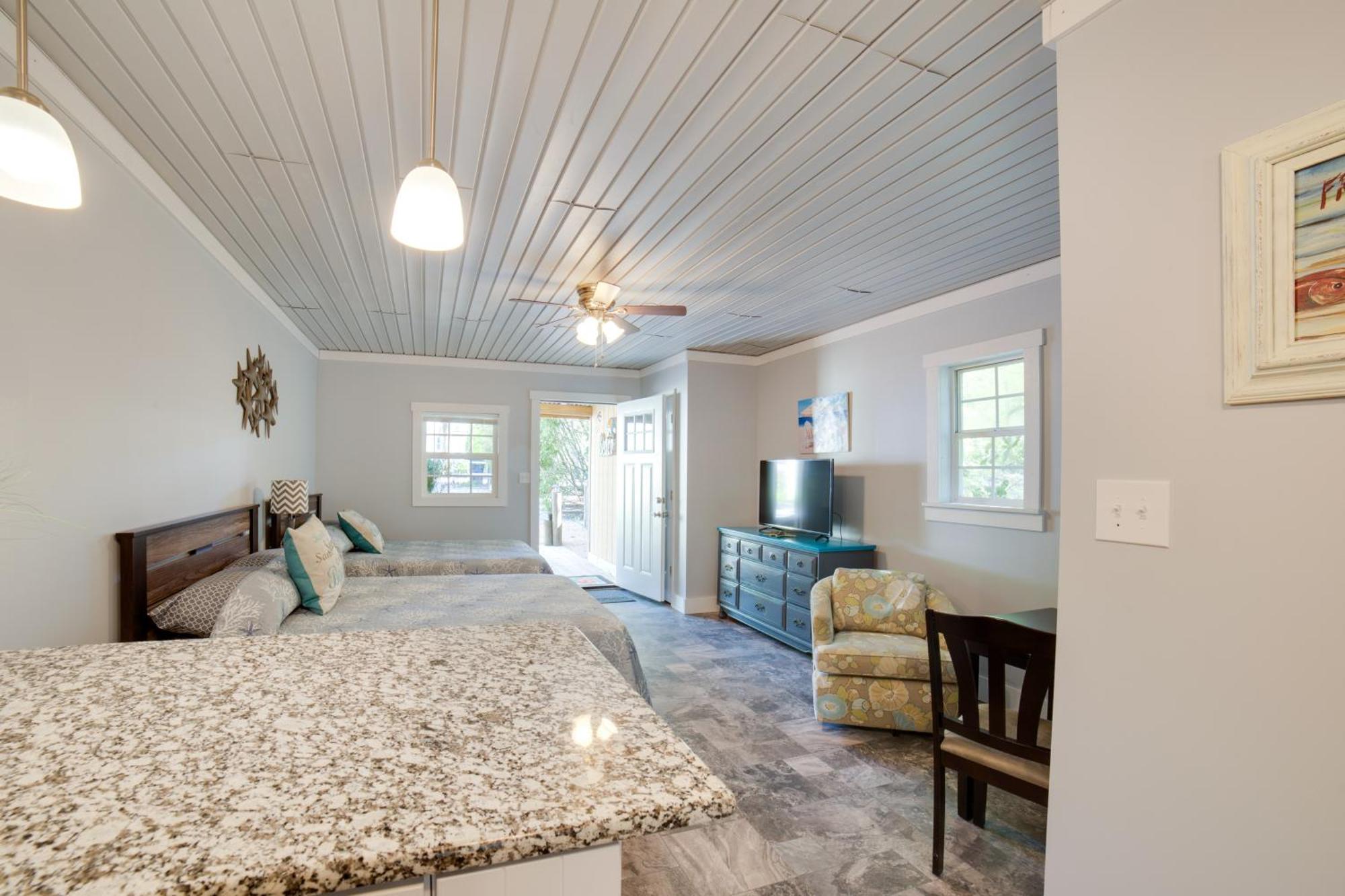 Ocean Isle Beach Studio With Patio - 1 Mi To Pier! Exterior photo
