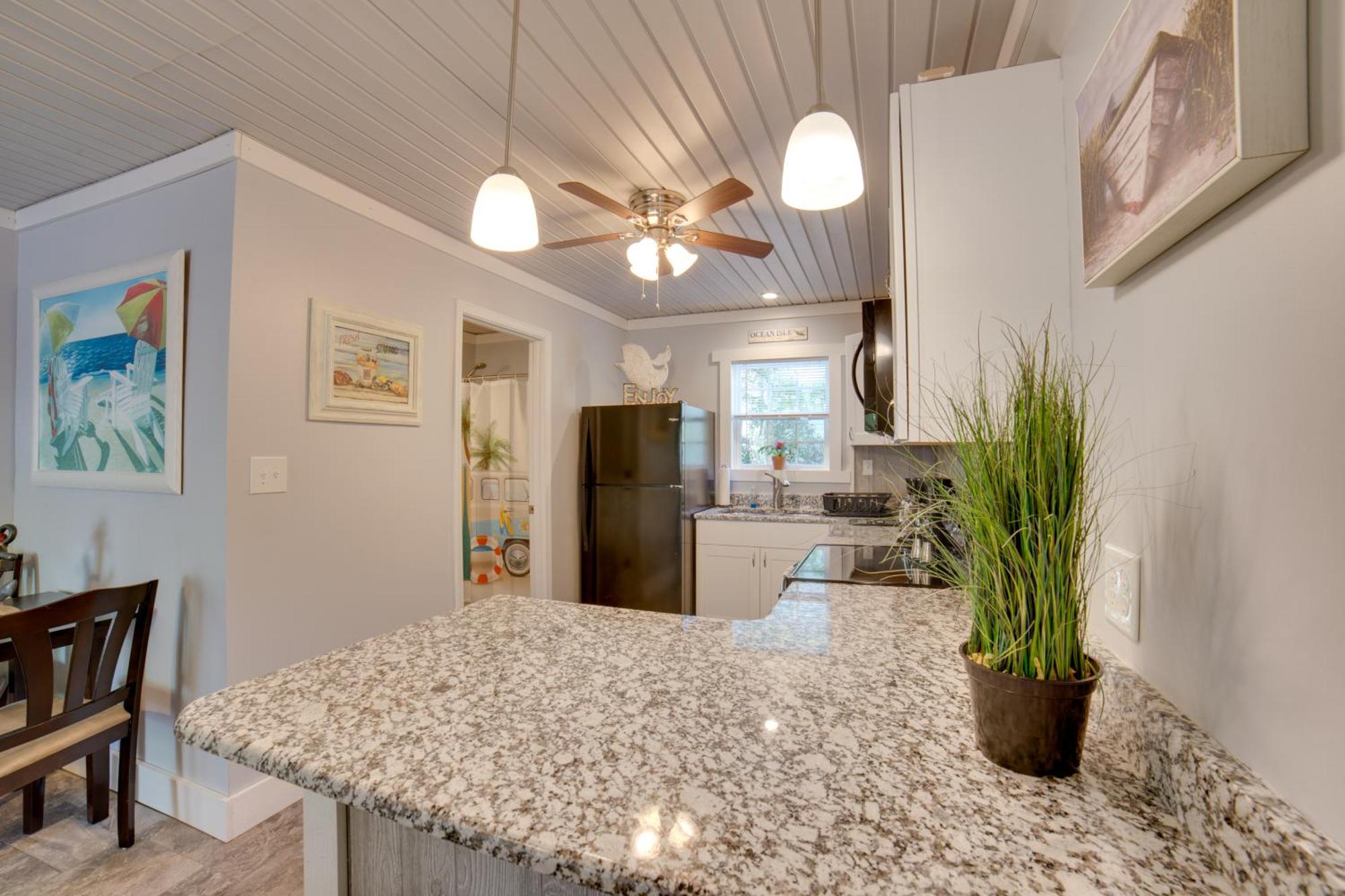 Ocean Isle Beach Studio With Patio - 1 Mi To Pier! Exterior photo