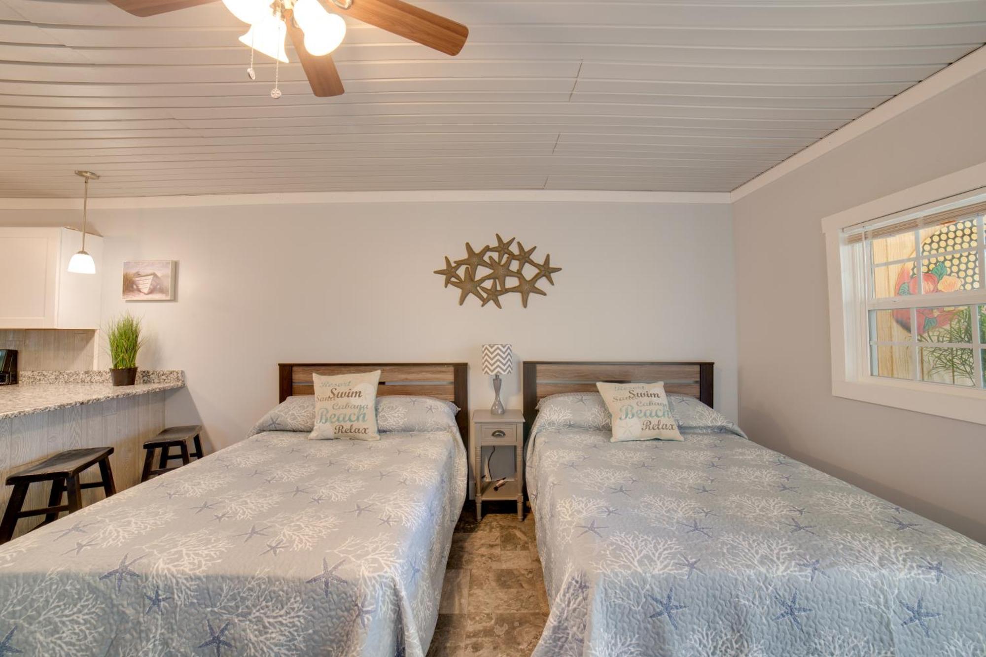 Ocean Isle Beach Studio With Patio - 1 Mi To Pier! Exterior photo
