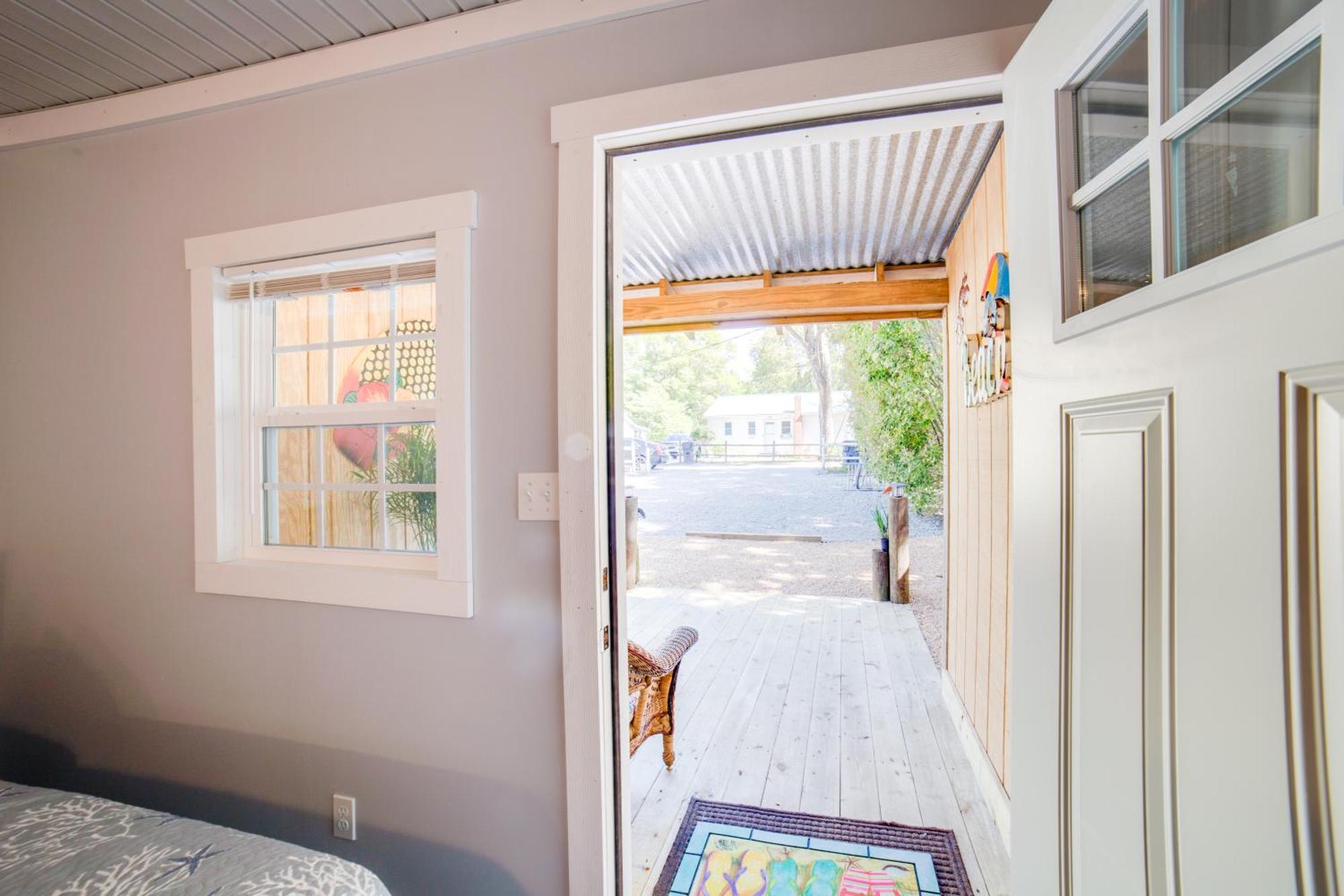 Ocean Isle Beach Studio With Patio - 1 Mi To Pier! Exterior photo