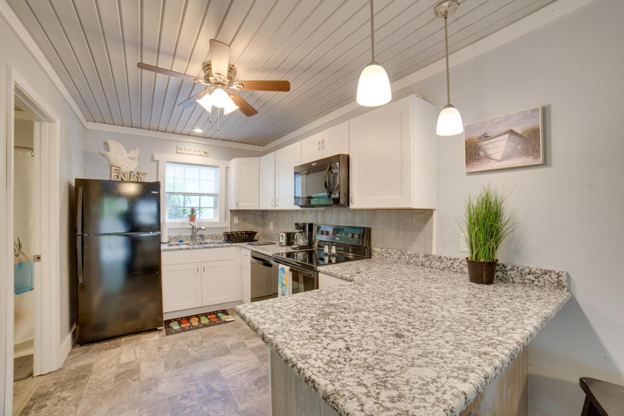 Ocean Isle Beach Studio With Patio - 1 Mi To Pier! Exterior photo